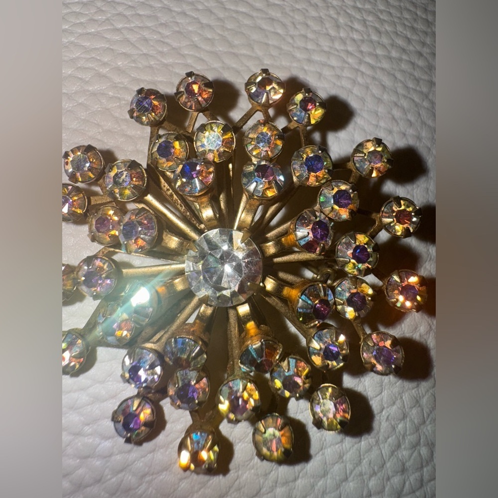 TRIAD Signed Designer, Gold tone Round brilliant-cut rhinestones, Crystal Brooch